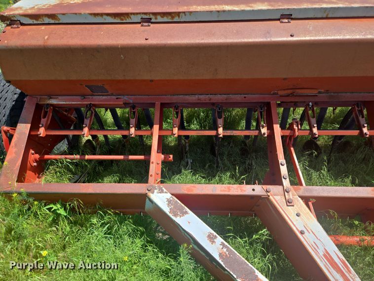 image for item DT7224 International 510 grain drill