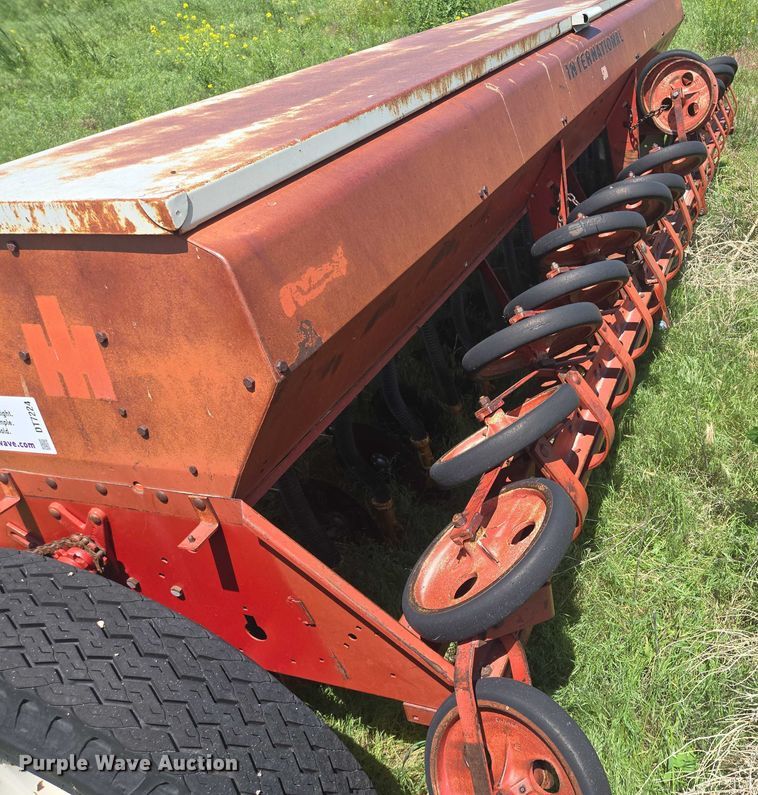 image for item DT7224 International 510 grain drill