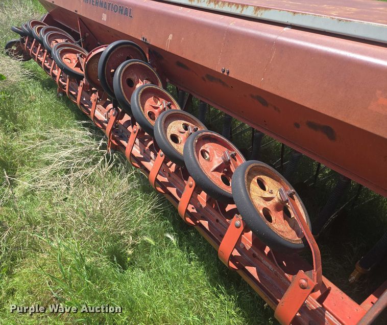 image for item DT7224 International 510 grain drill