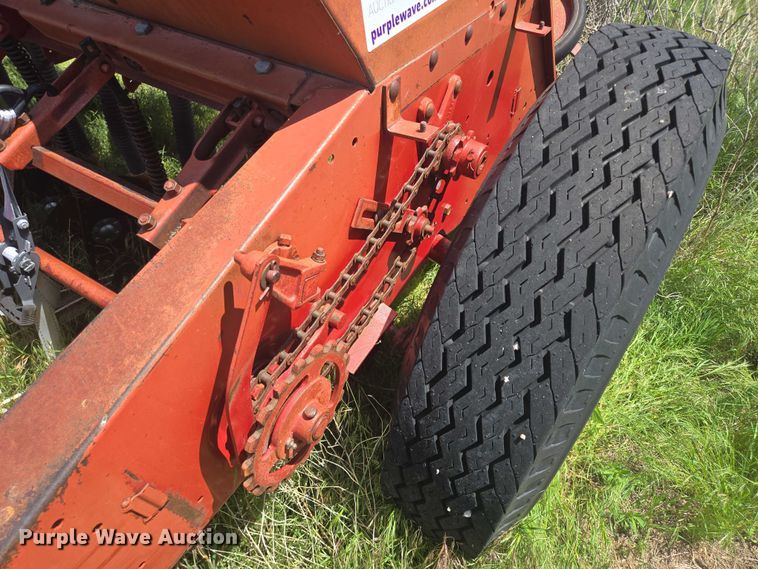 image for item DT7224 International 510 grain drill