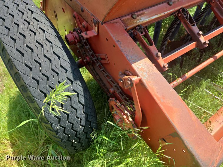 image for item DT7224 International 510 grain drill