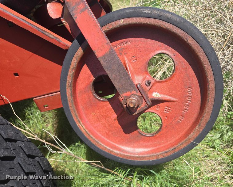 image for item DT7224 International 510 grain drill