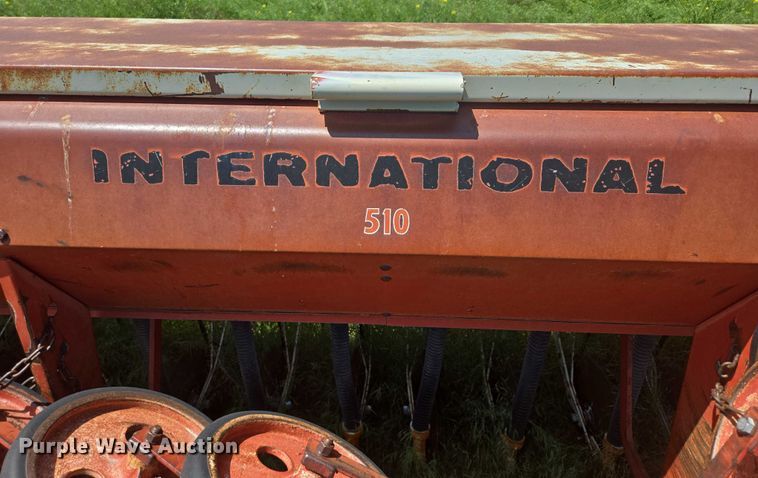 image for item DT7224 International 510 grain drill