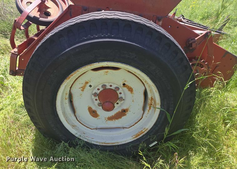 image for item DT7224 International 510 grain drill