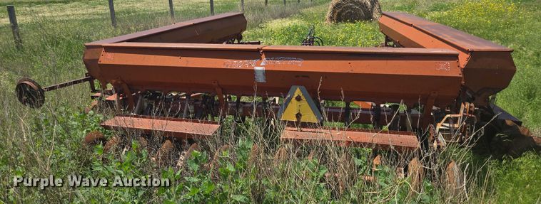 image for item DT7225 Crust Buster grain drill