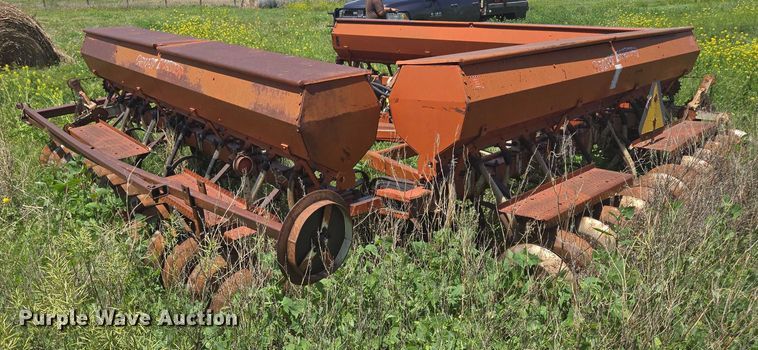 image for item DT7225 Crust Buster grain drill