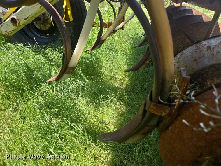 image for item DT7225 Crust Buster grain drill