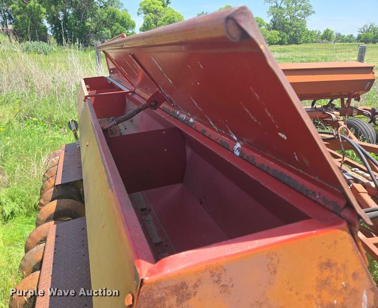 image for item DT7225 Crust Buster grain drill