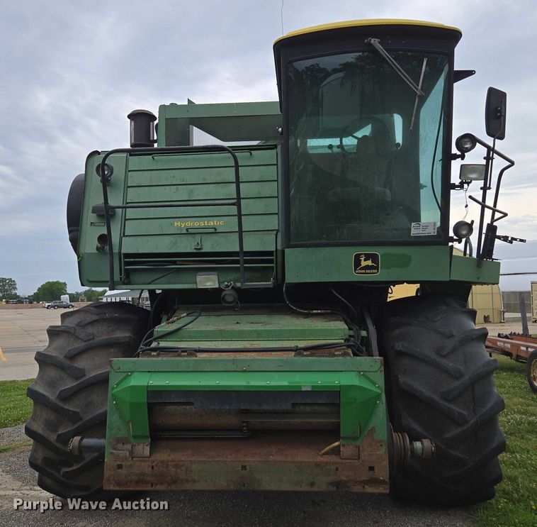 image for item DU7873 1980 John Deere 7720 combine