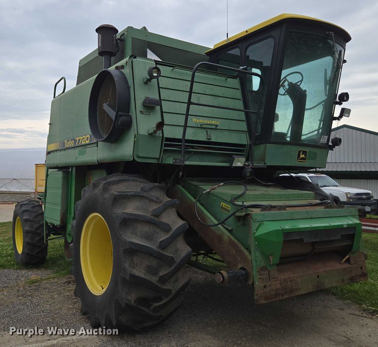 image for item DU7873 1980 John Deere 7720 combine