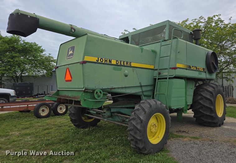 image for item DU7873 1980 John Deere 7720 combine
