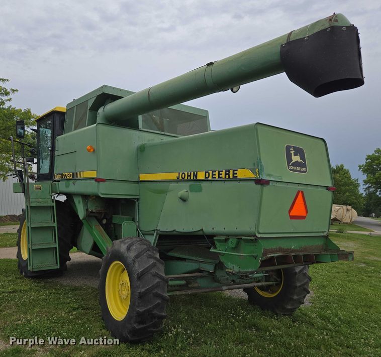 image for item DU7873 1980 John Deere 7720 combine