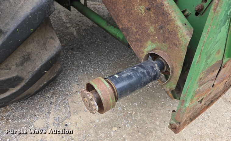 image for item DU7873 1980 John Deere 7720 combine