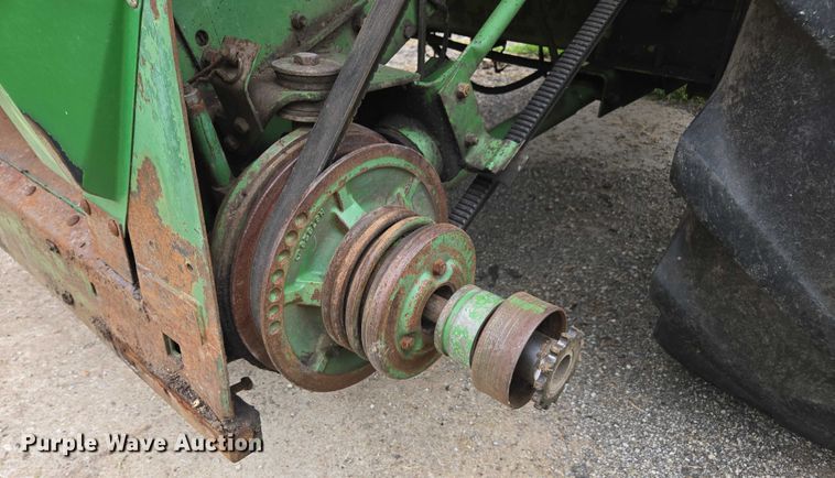 image for item DU7873 1980 John Deere 7720 combine