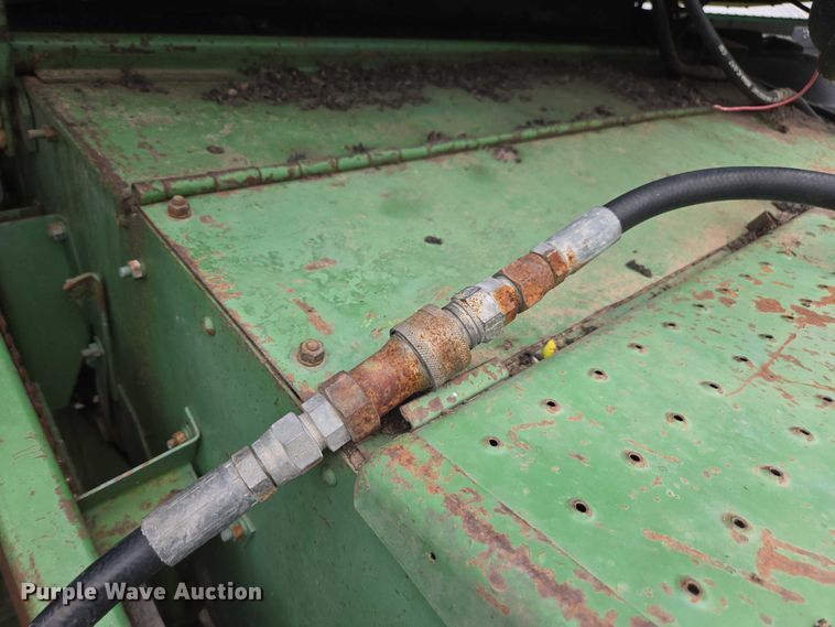 image for item DU7873 1980 John Deere 7720 combine