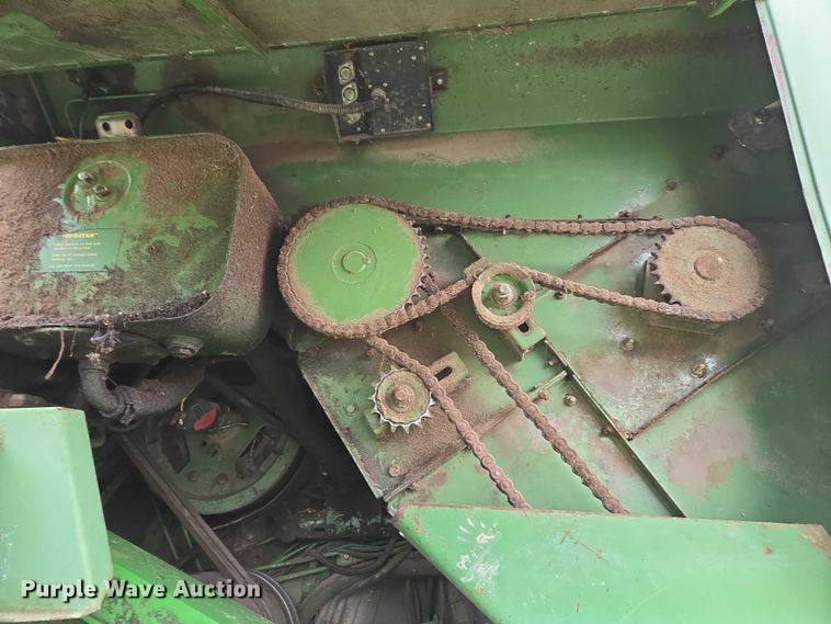 image for item DU7873 1980 John Deere 7720 combine