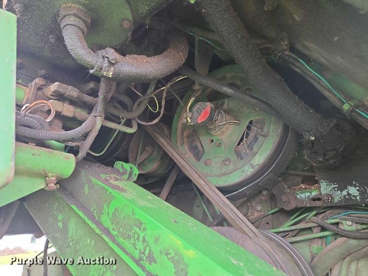 image for item DU7873 1980 John Deere 7720 combine