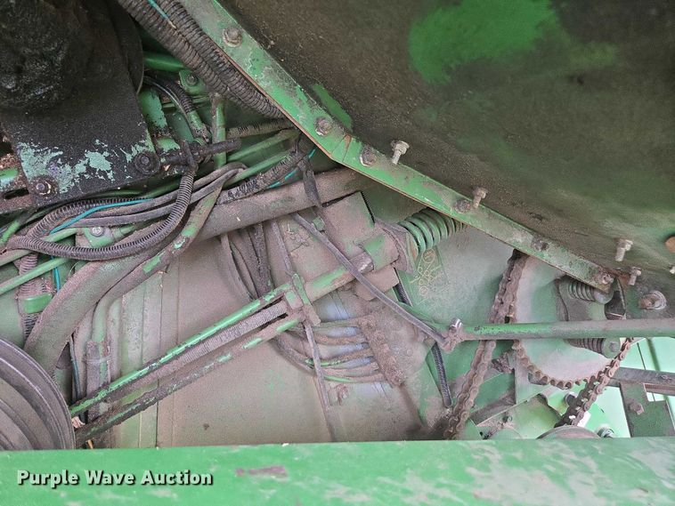 image for item DU7873 1980 John Deere 7720 combine