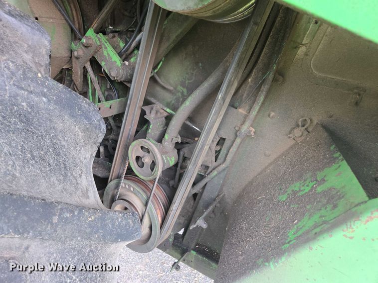 image for item DU7873 1980 John Deere 7720 combine