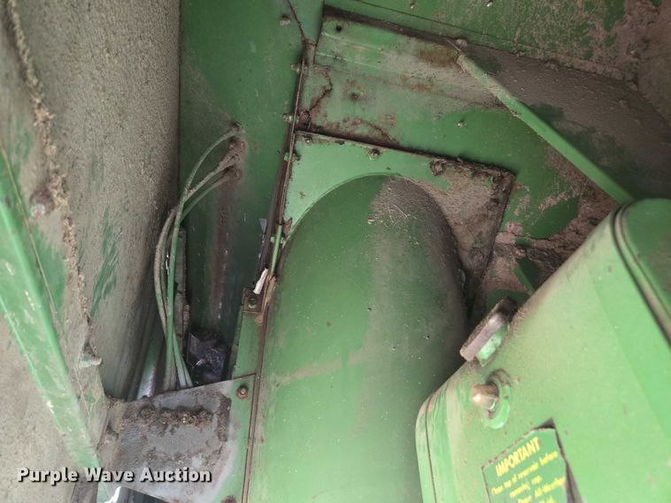 image for item DU7873 1980 John Deere 7720 combine