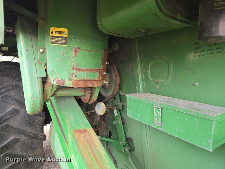 image for item DU7873 1980 John Deere 7720 combine