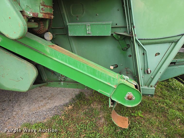 image for item DU7873 1980 John Deere 7720 combine