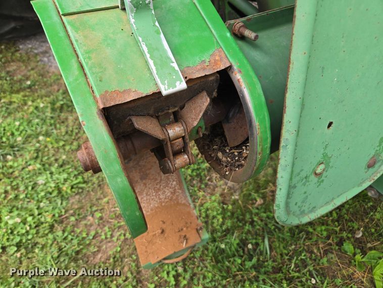 image for item DU7873 1980 John Deere 7720 combine