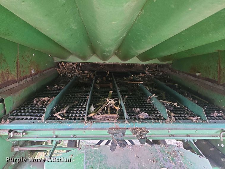 image for item DU7873 1980 John Deere 7720 combine