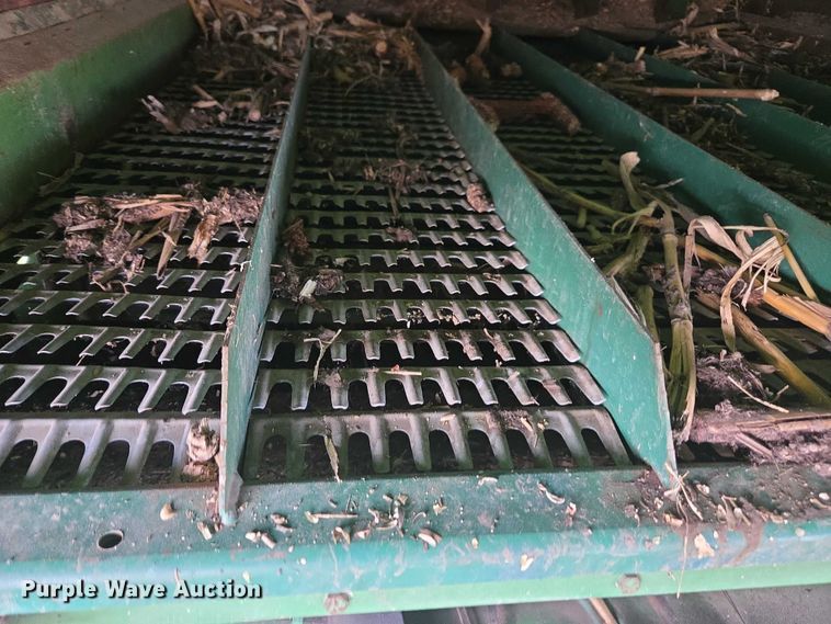 image for item DU7873 1980 John Deere 7720 combine