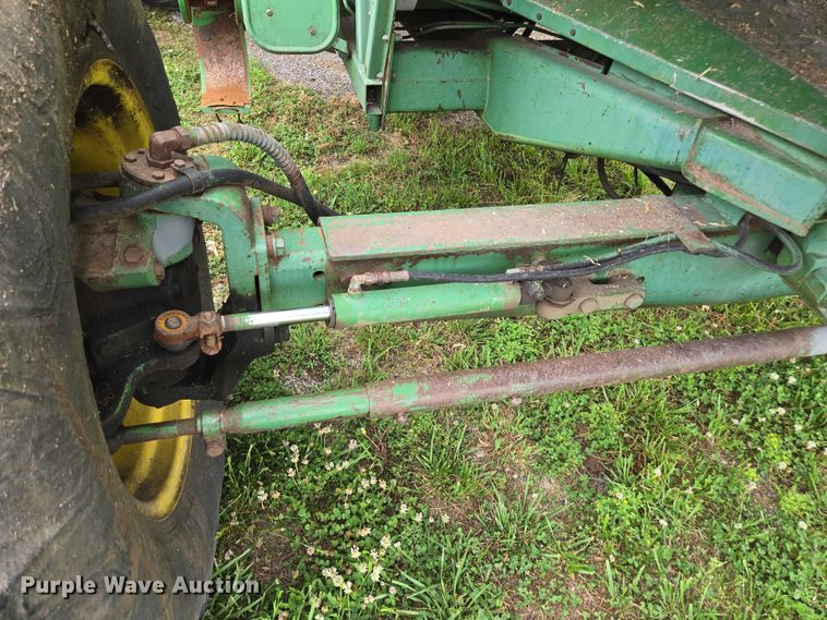 image for item DU7873 1980 John Deere 7720 combine