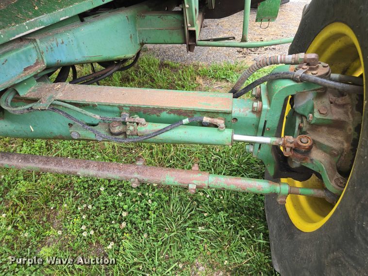 image for item DU7873 1980 John Deere 7720 combine