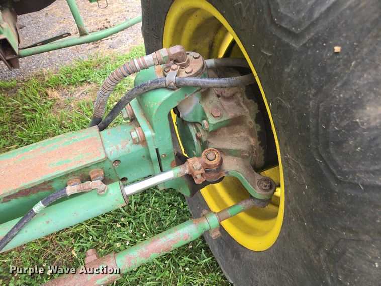 image for item DU7873 1980 John Deere 7720 combine