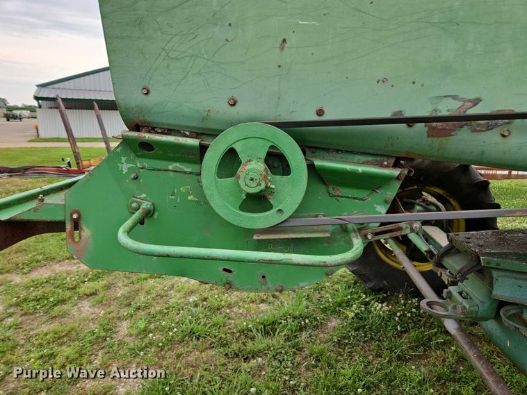image for item DU7873 1980 John Deere 7720 combine
