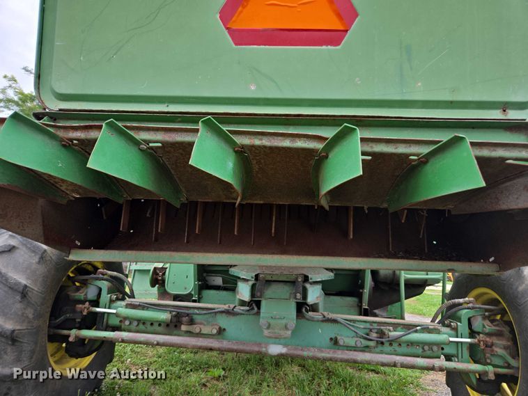 image for item DU7873 1980 John Deere 7720 combine