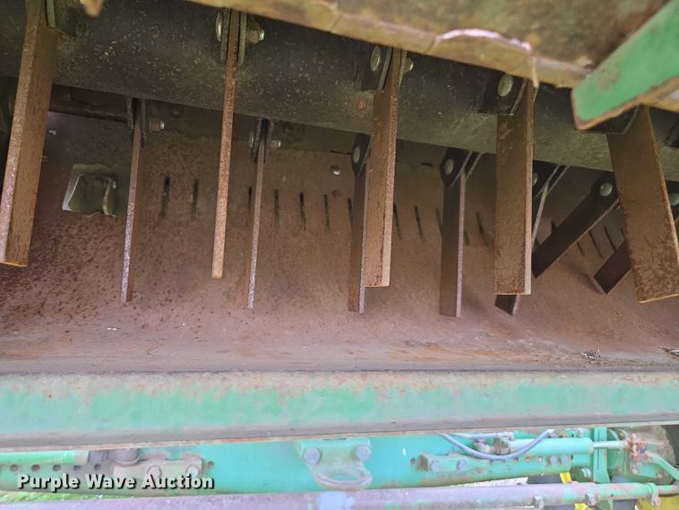 image for item DU7873 1980 John Deere 7720 combine