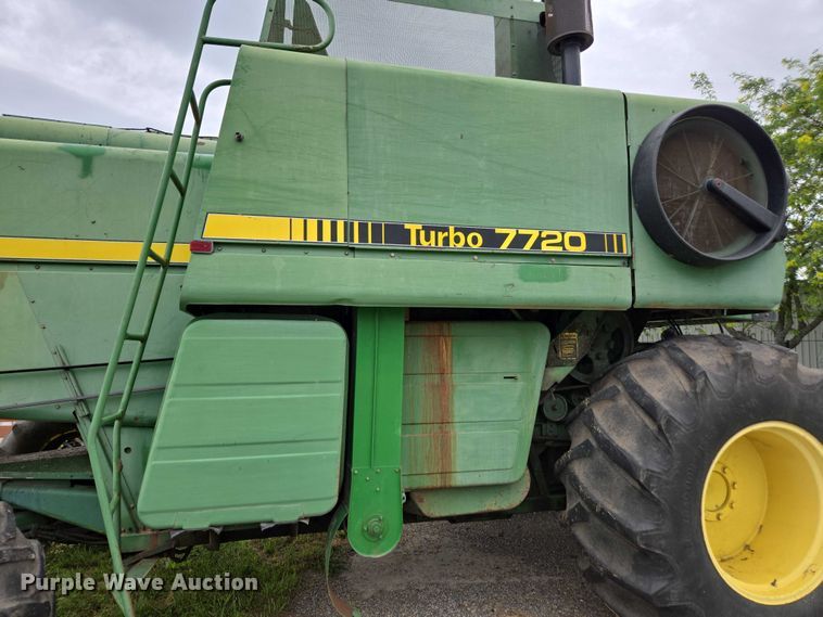 image for item DU7873 1980 John Deere 7720 combine
