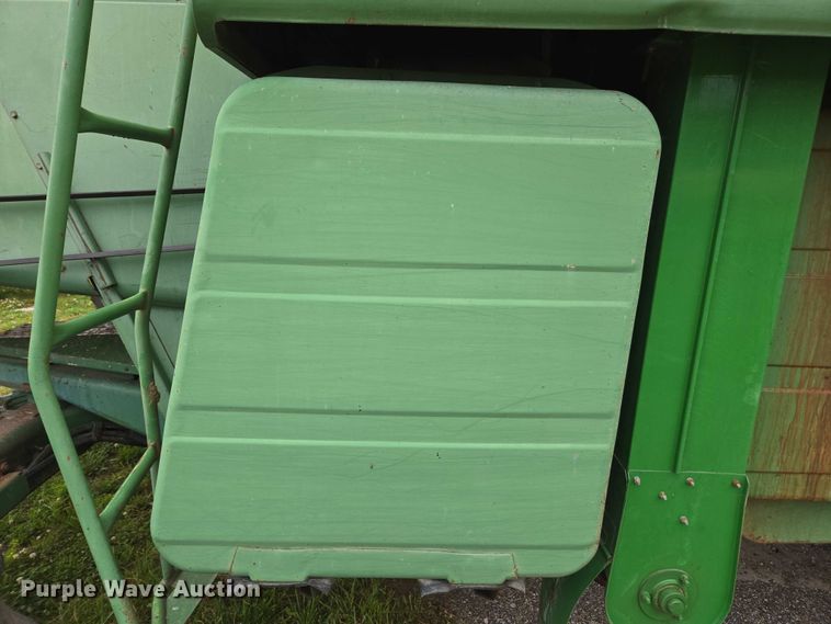 image for item DU7873 1980 John Deere 7720 combine