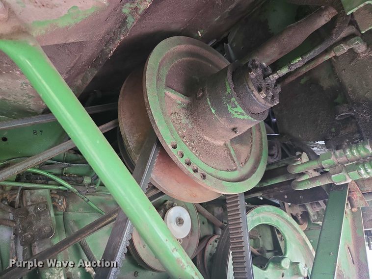 image for item DU7873 1980 John Deere 7720 combine