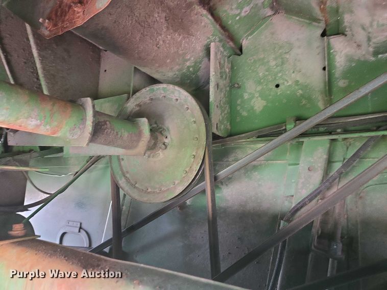 image for item DU7873 1980 John Deere 7720 combine