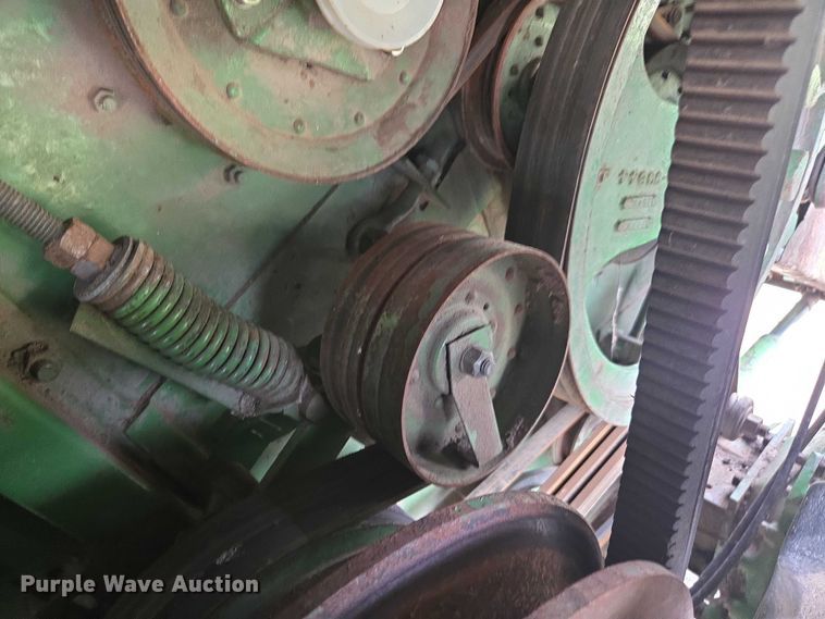 image for item DU7873 1980 John Deere 7720 combine