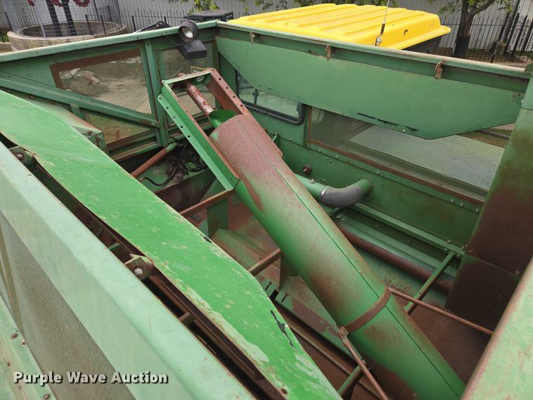 image for item DU7873 1980 John Deere 7720 combine