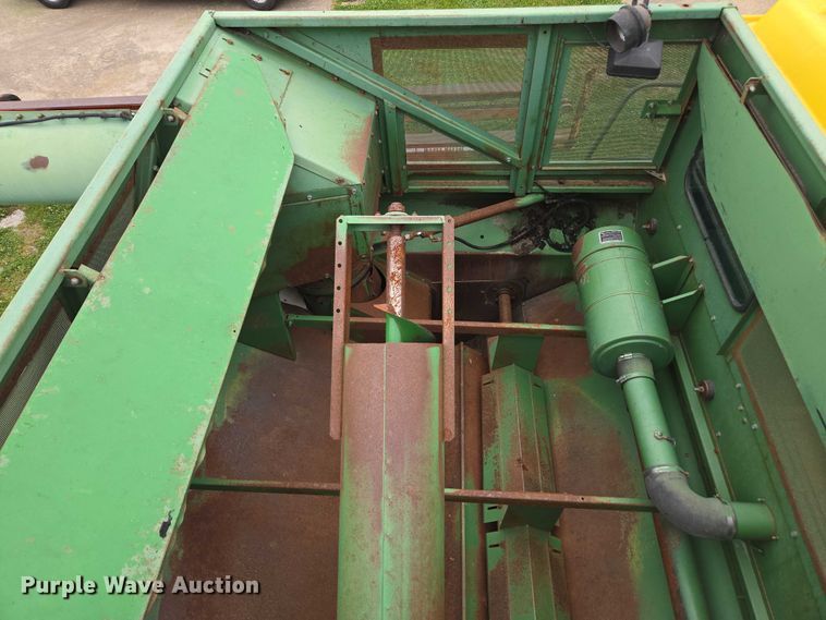 image for item DU7873 1980 John Deere 7720 combine