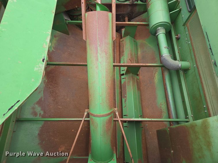 image for item DU7873 1980 John Deere 7720 combine