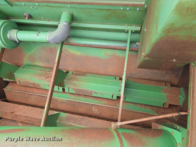 image for item DU7873 1980 John Deere 7720 combine