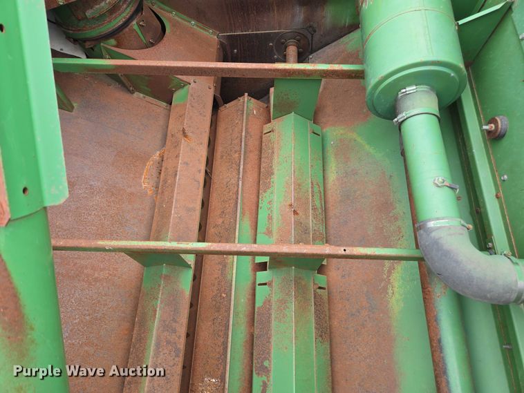 image for item DU7873 1980 John Deere 7720 combine