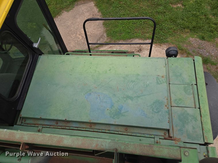 image for item DU7873 1980 John Deere 7720 combine