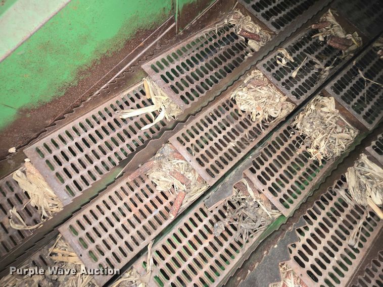 image for item DU7873 1980 John Deere 7720 combine