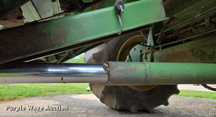 image for item DU7873 1980 John Deere 7720 combine