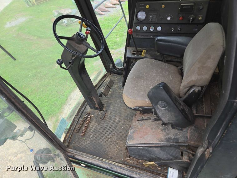 image for item DU7873 1980 John Deere 7720 combine