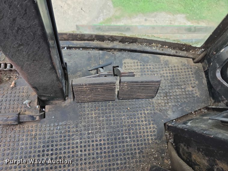 image for item DU7873 1980 John Deere 7720 combine